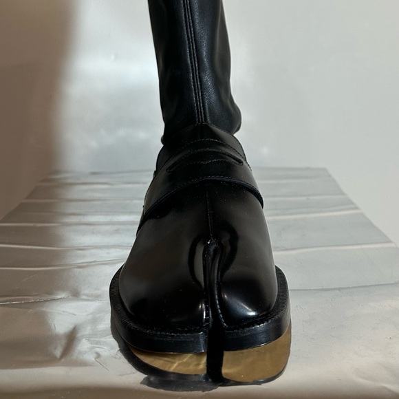 🚨3 DAY SALE 25% OFF‼️
Brand NEW Maison Margiela Tabi Boots - Black - Picture 2 of 13